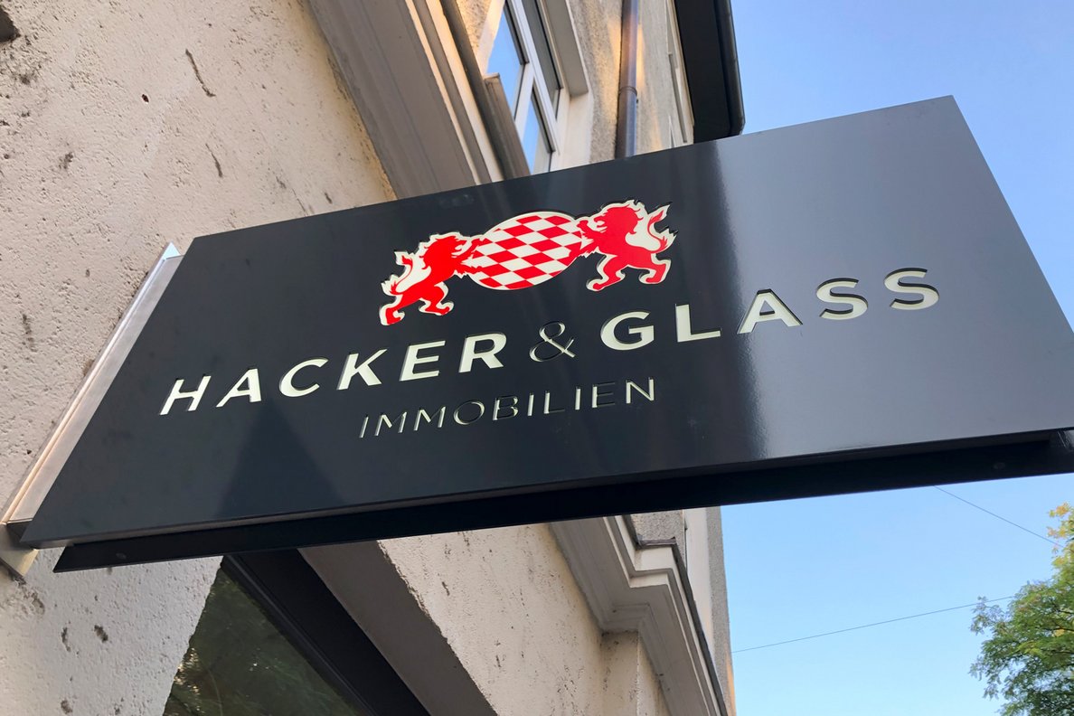 Nasenschild Hacker & Glass