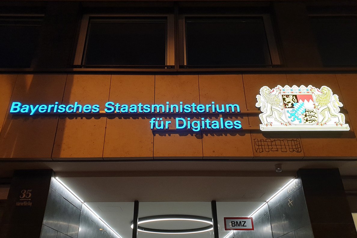 Schriftzug Bayerisches Staatsministerium